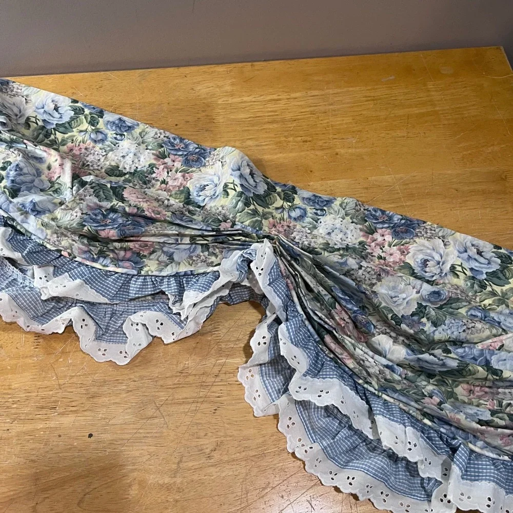 Vtg Croscill Floral Gingham Eyelet Lace Ruffle Window Valance 86x15 Cottagecore